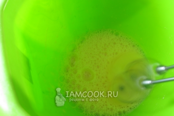 Взбить яйца миксером