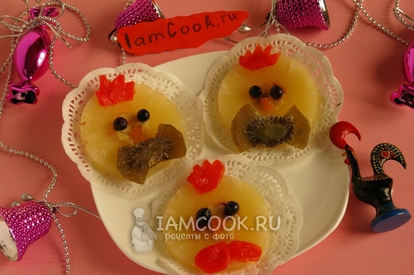 Фото десертного ананасового кольца «Цыплёнок»