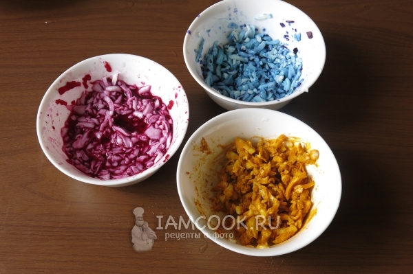 Покрасить белок соком и куркумой