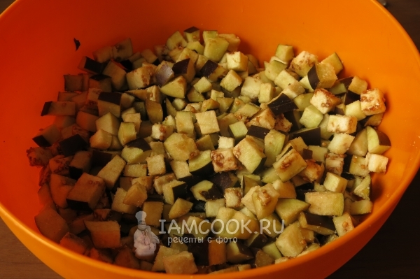 Посолить баклажаны