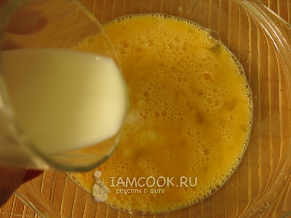 Влить молоко