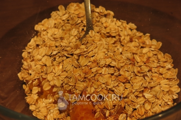Соединить овсяные хлопья с тыквой