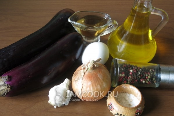 Ингредиенты для икры из печеных баклажанов