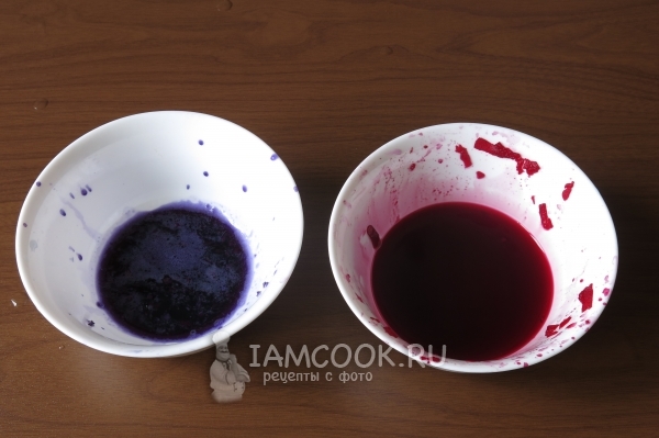 Выжать свекольный и капустный сок