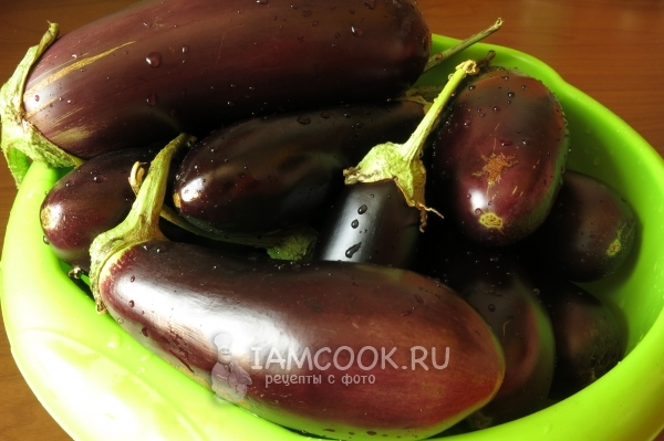 Помыть баклажаны