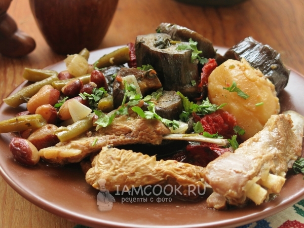 Чанахи с фасолью в горшочках