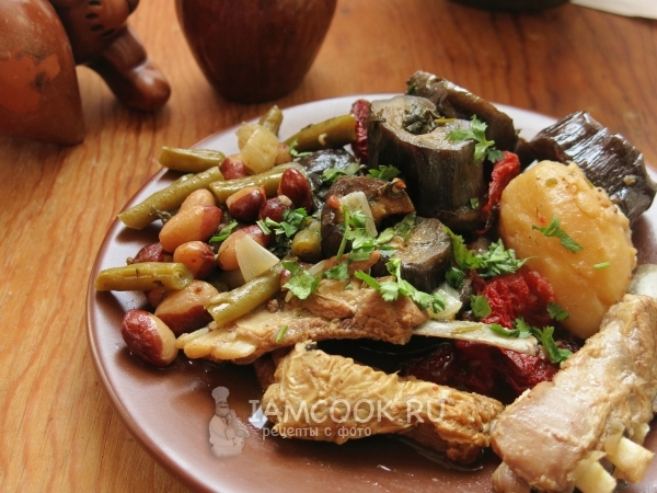 Фото чанахи с фасолью в горшочках