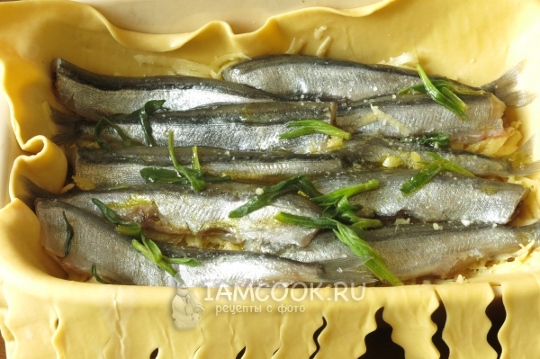 Посыпать зеленью и солью