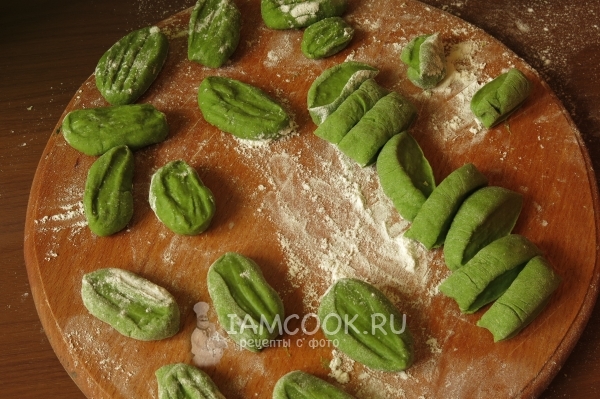 Сделать крапивные клецки