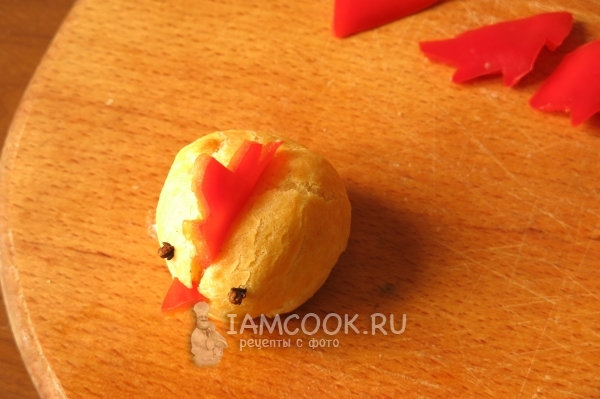 Вставить гребешок и клюв