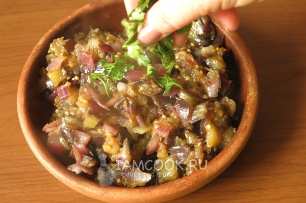 Посыпать кинзой