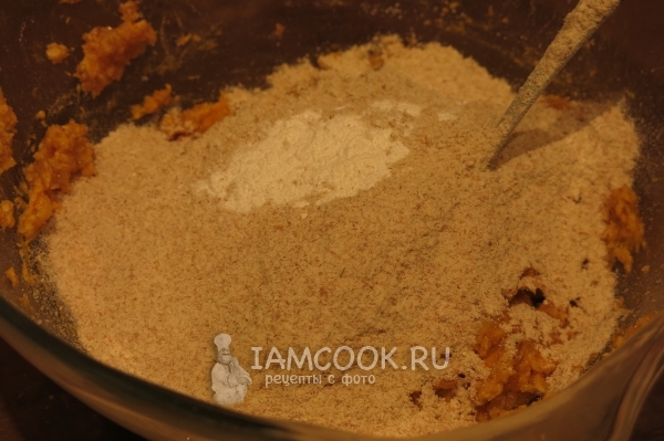 Всыпать муку, сахар и разрыхлитель