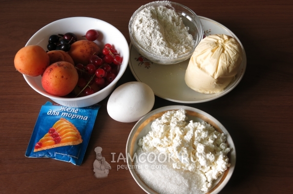 Ингредиенты для кростаты с абрикосовым джемом и ягодами