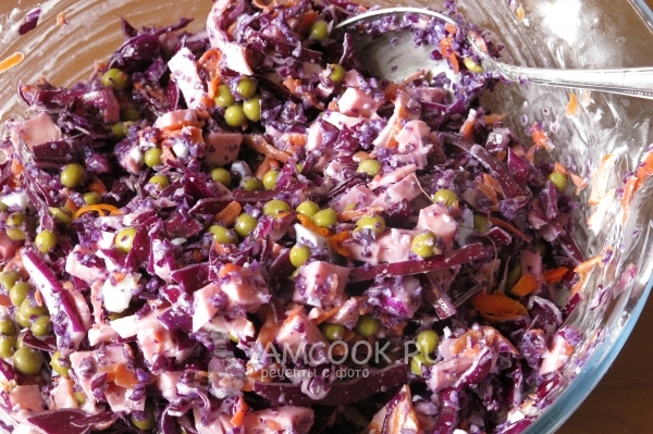 Добавить майонез и размешать