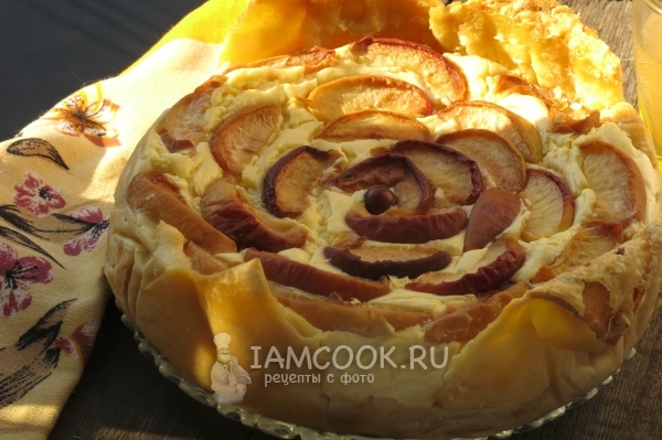 Фото творожного пирога с фруктами на слоеном тесте