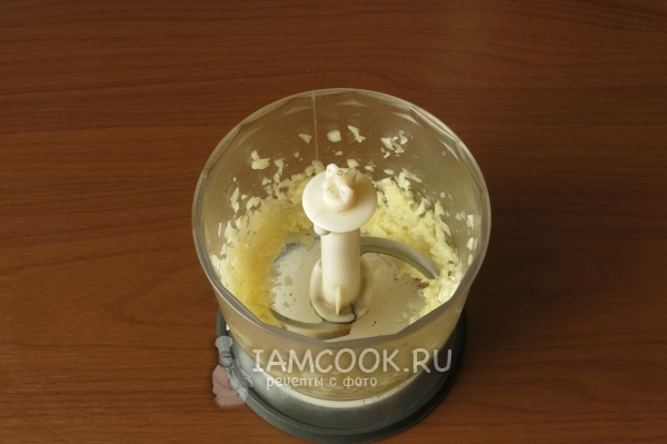 Измельчить чеснок