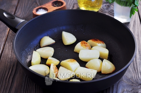 Обжарить картофель