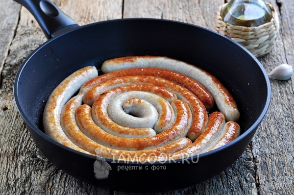 Обжарить колбасу