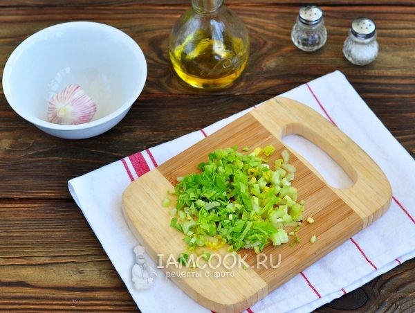 Порезать сельдерей