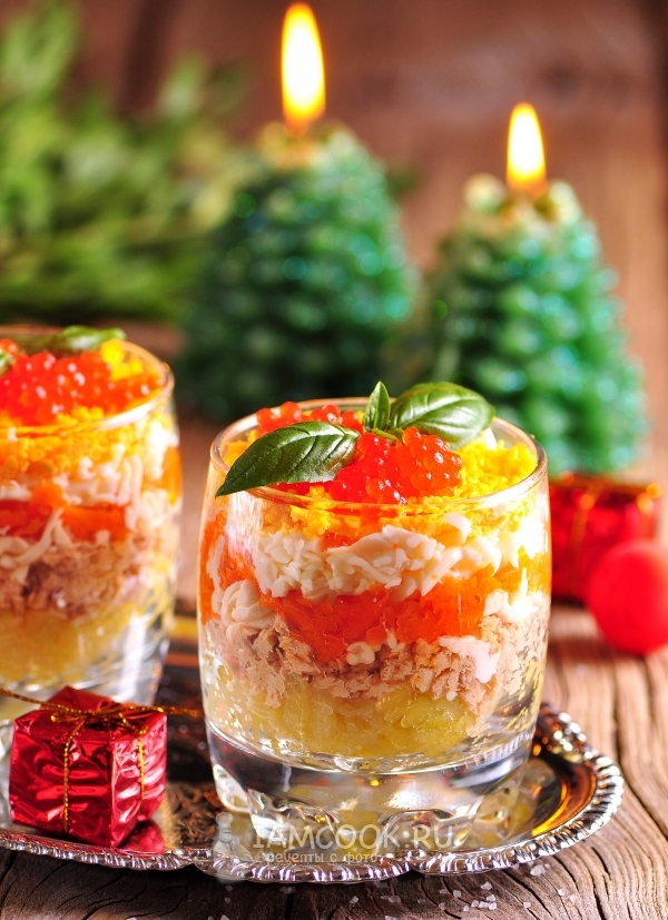 Фото новогоднего варианта салата «Мимоза»