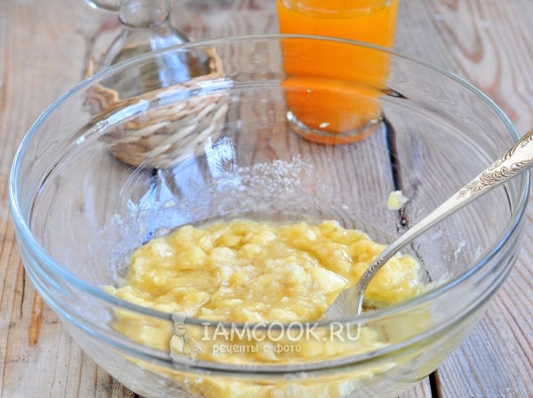 Добавить сахар, сок и масло