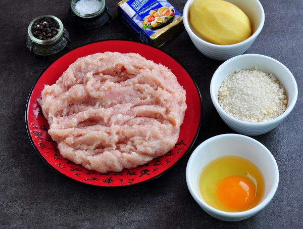 Ингредиенты для котлет из куриного фарша в духовке