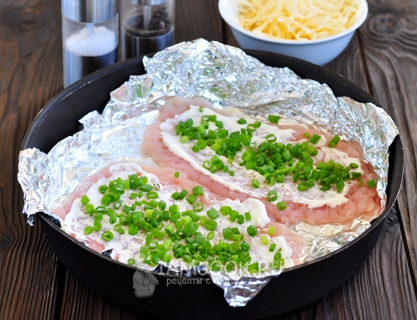 Посыпать зеленым луком