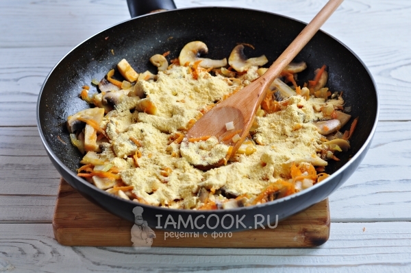 Всыпать кукурузную муку