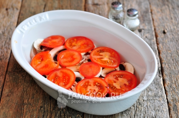 Положить помидоры