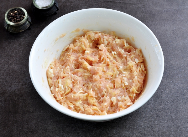 Размешать фарш