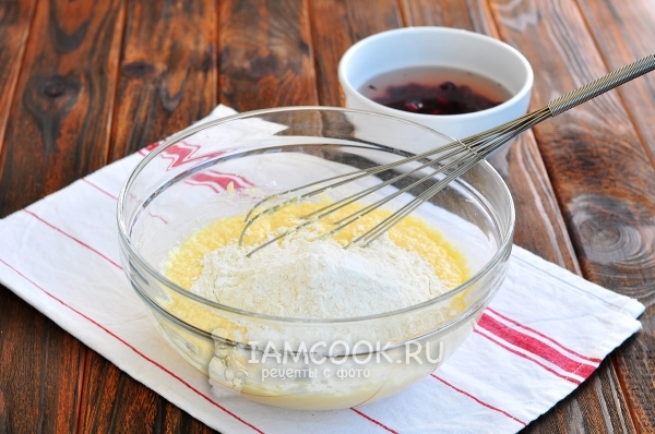 Всыпать муку