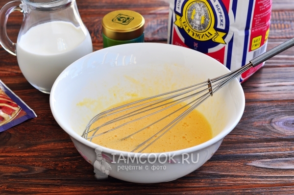 Взбить яйца с сахаром