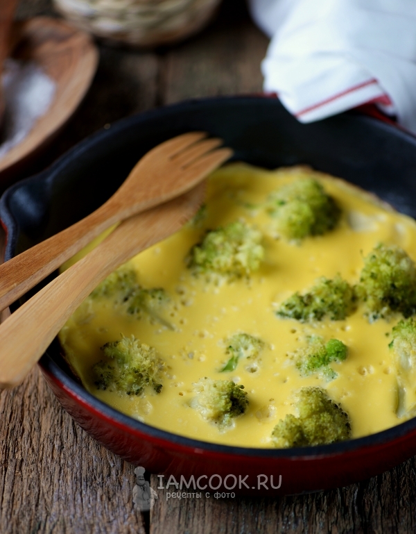 Рецепт омлета с брокколи на сковороде