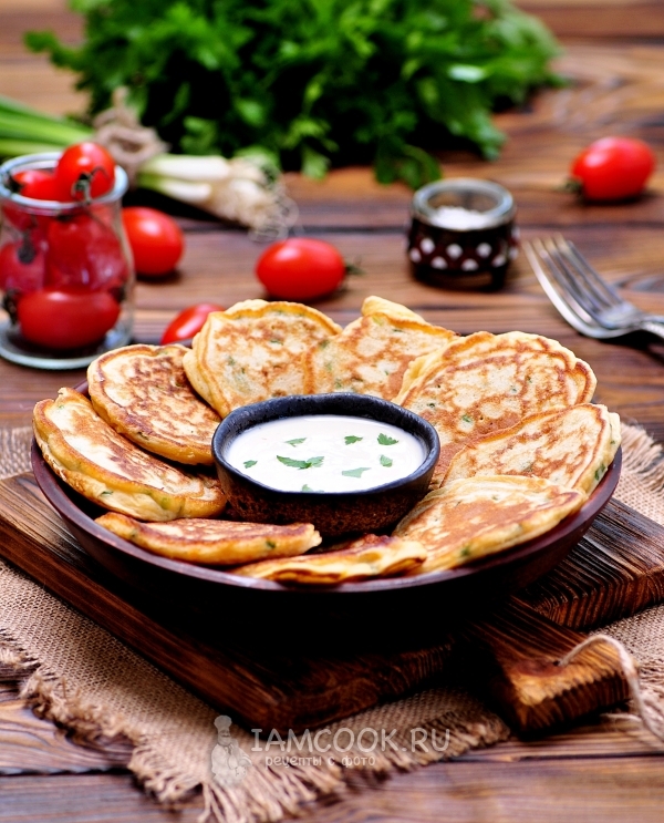 Фото оладий с зеленым луком и яйцом