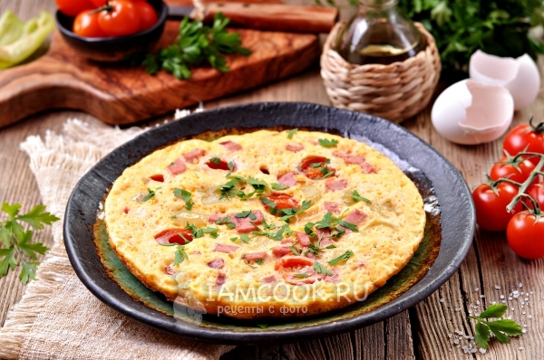 Фото омлета с колбасой в мультиварке