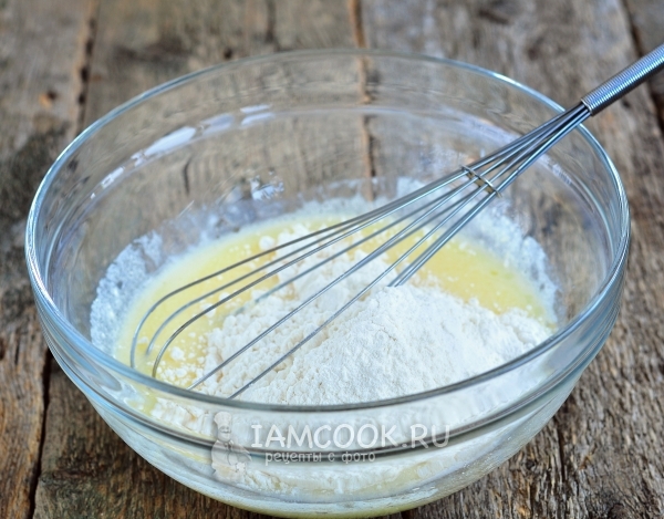 Всыпать муку и разрыхлитель