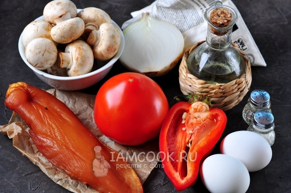 Ингредиенты для салата с копченой куриной грудкой и шампиньонами