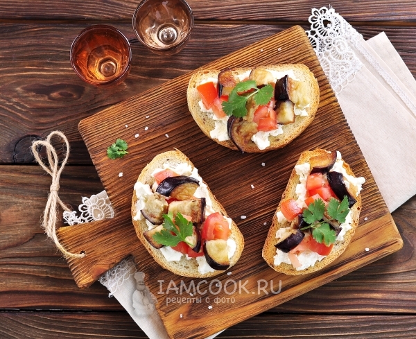 Рецепт бутербродов с баклажанами, помидорами и чесноком