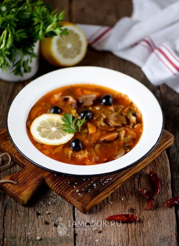 Фото постной солянки из свежей капусты