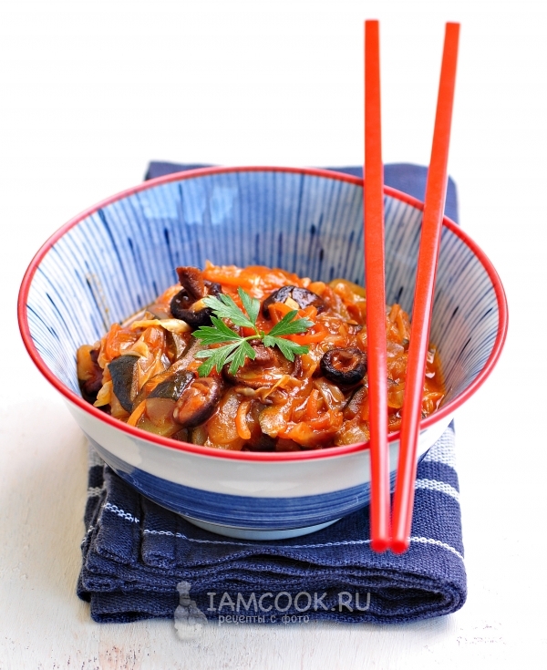 Фото овощного рагу из кабачков и капусты