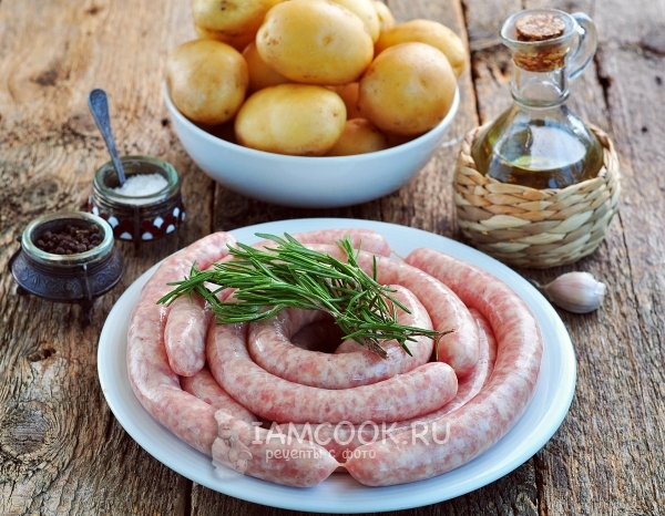 Ингредиенты для картошки с колбасой в духовке