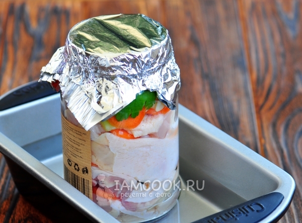 Накрыть банку фольгой