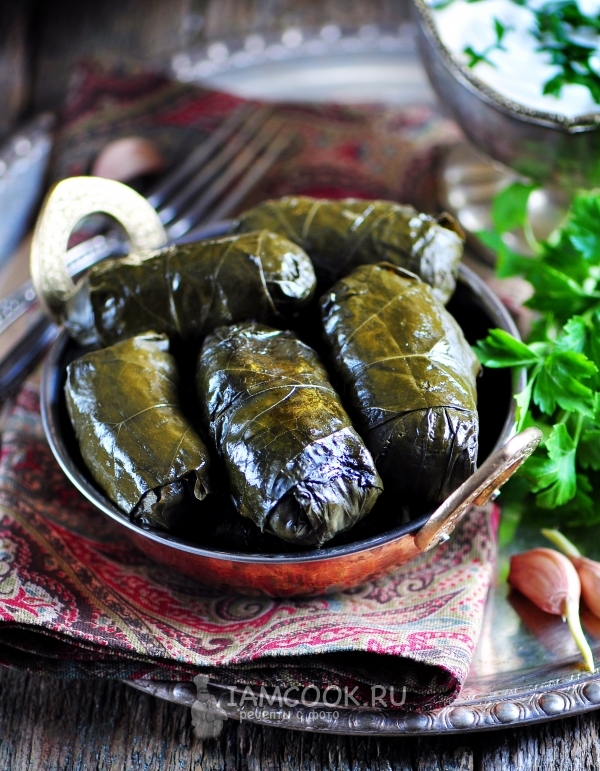 Рецепт долмы из маринованных виноградных листьев