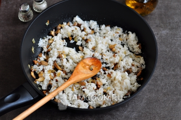 Положить рис