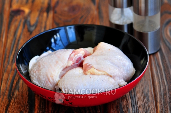 Помыть курицу