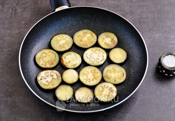 Обжарить баклажаны