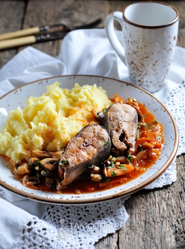 Рецепт тушеной горбуши с овощами (с морковью и луком)