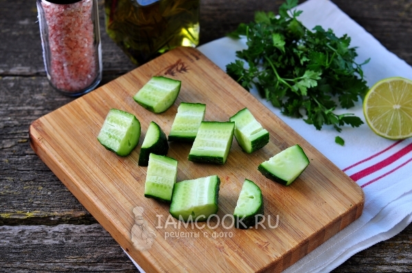 Порезать огурец