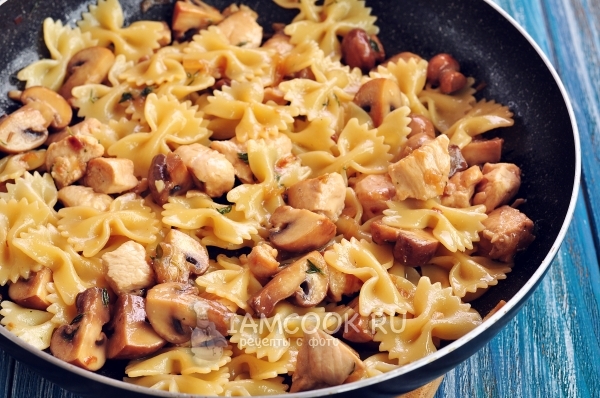 Рецепт макарон с грибами и курицей