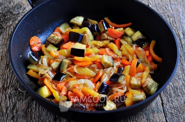 Обжарить овощи